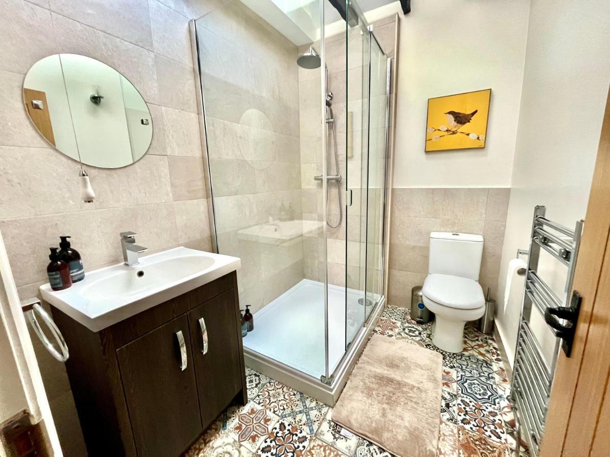 Attenborough Cottage - 2 Bedroom Cottage Tredegar ภายนอก รูปภาพ